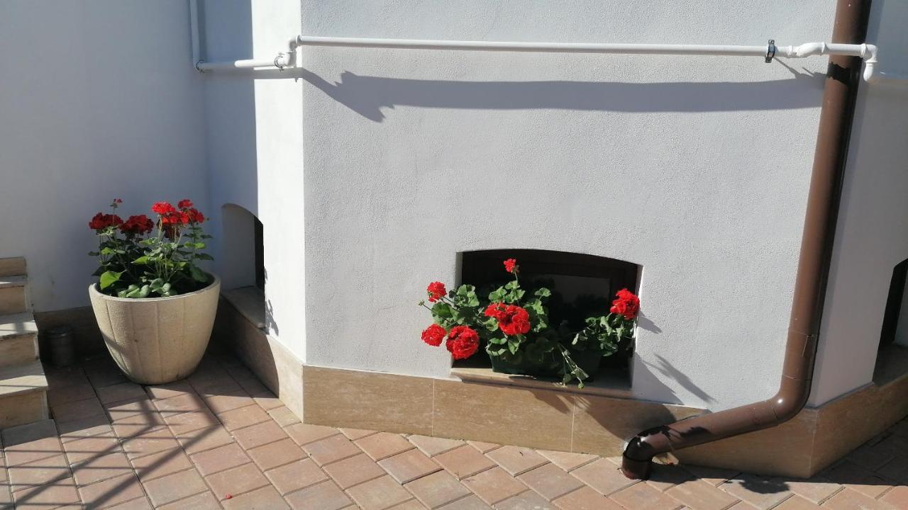 Bed and Breakfast Ana Boutique Алба-Юлия Экстерьер фото
