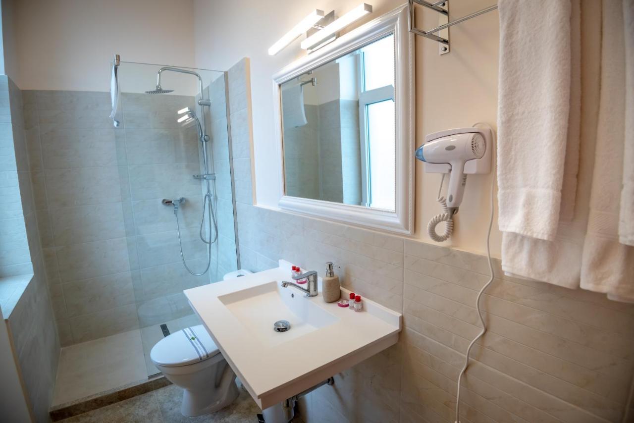 Bed and Breakfast Ana Boutique Алба-Юлия Экстерьер фото