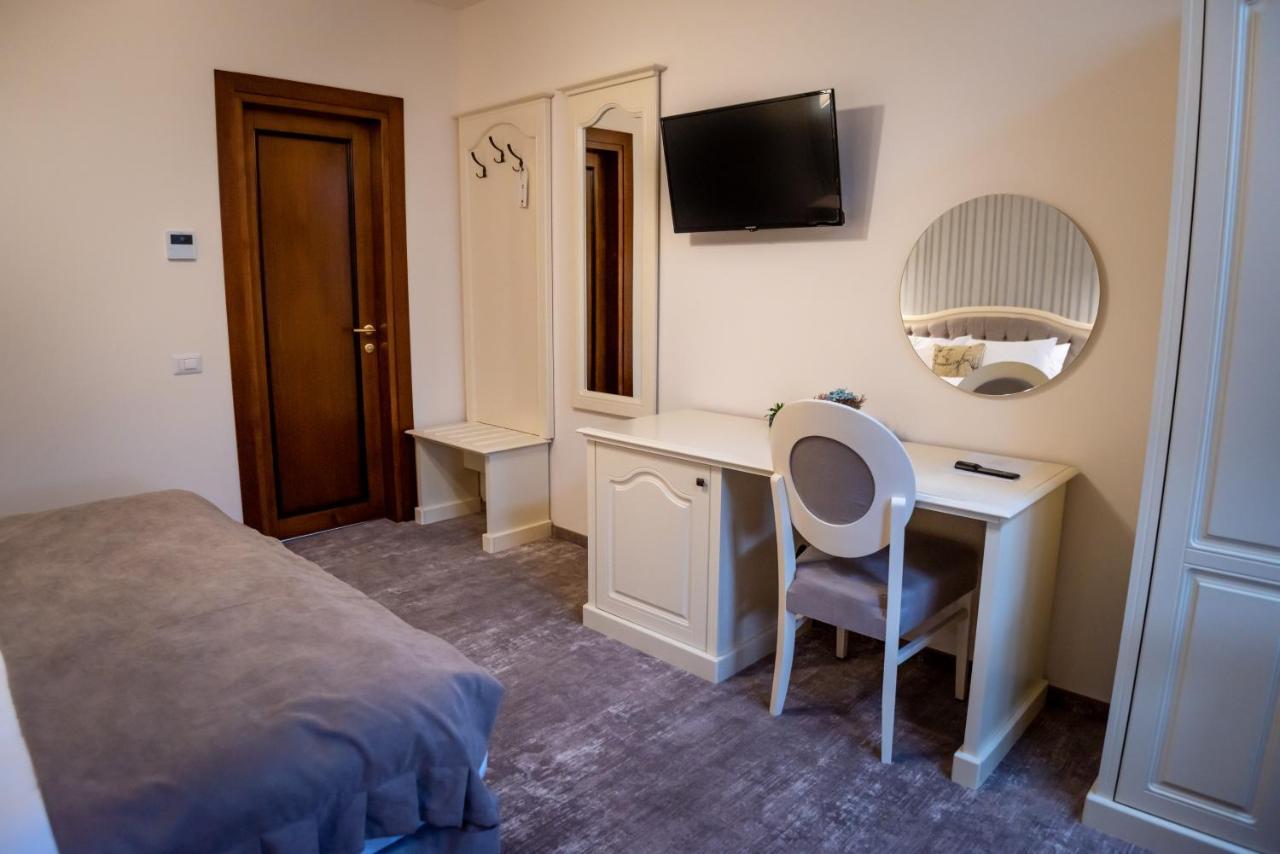 Bed and Breakfast Ana Boutique Алба-Юлия Экстерьер фото