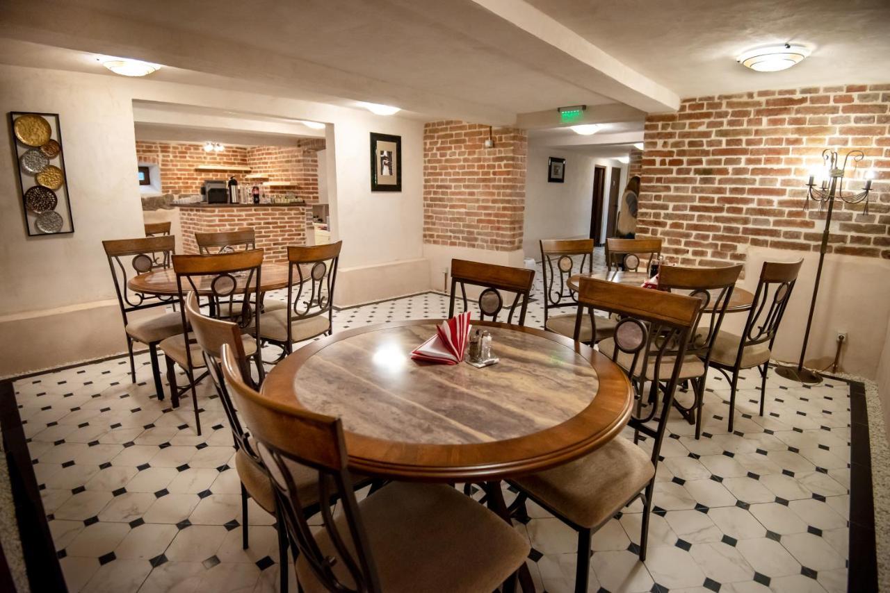 Bed and Breakfast Ana Boutique Алба-Юлия Экстерьер фото