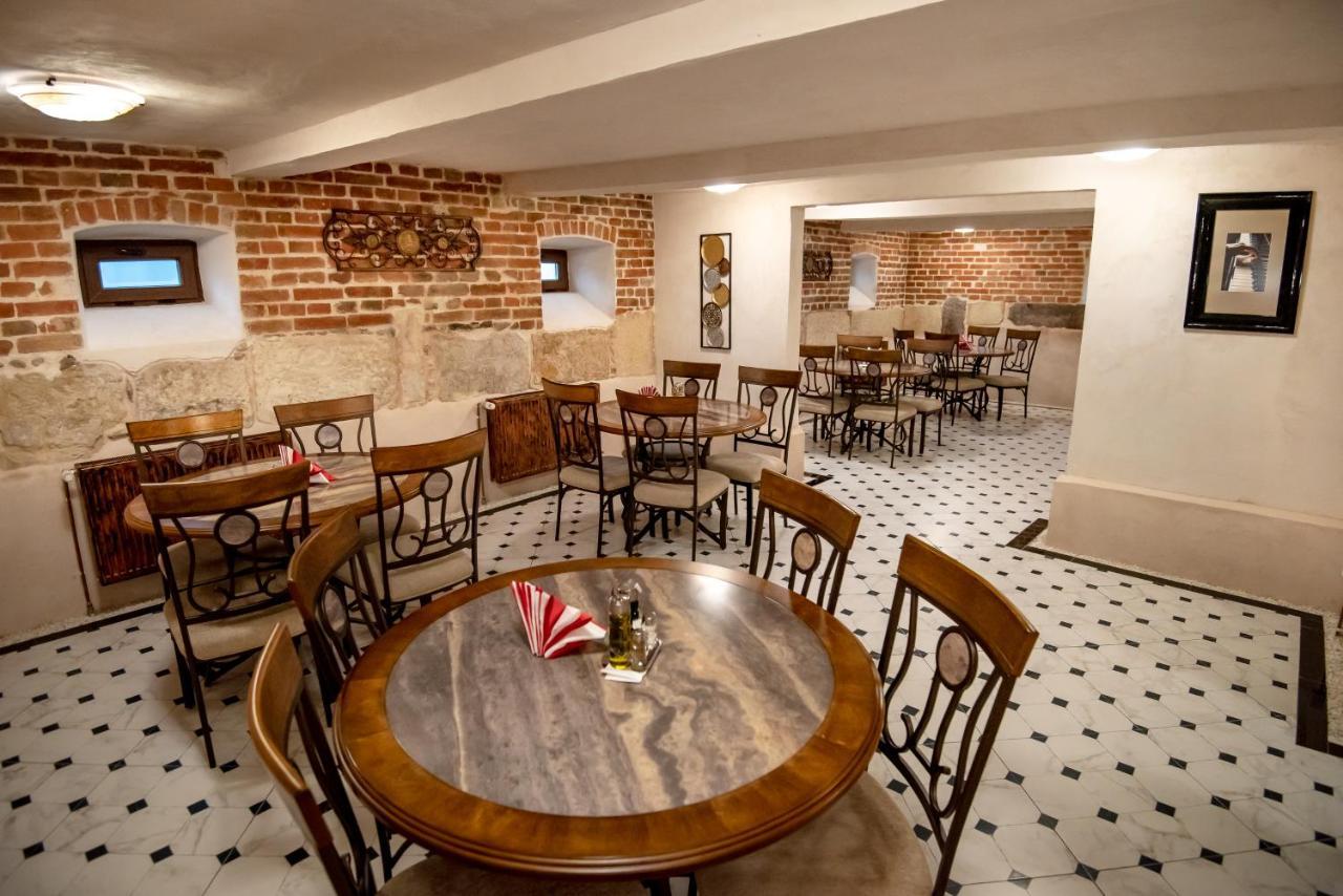 Bed and Breakfast Ana Boutique Алба-Юлия Экстерьер фото