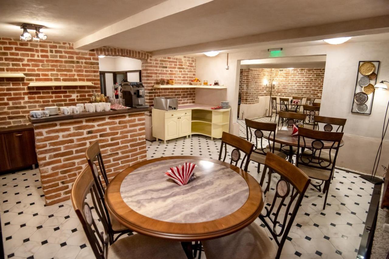 Bed and Breakfast Ana Boutique Алба-Юлия Экстерьер фото