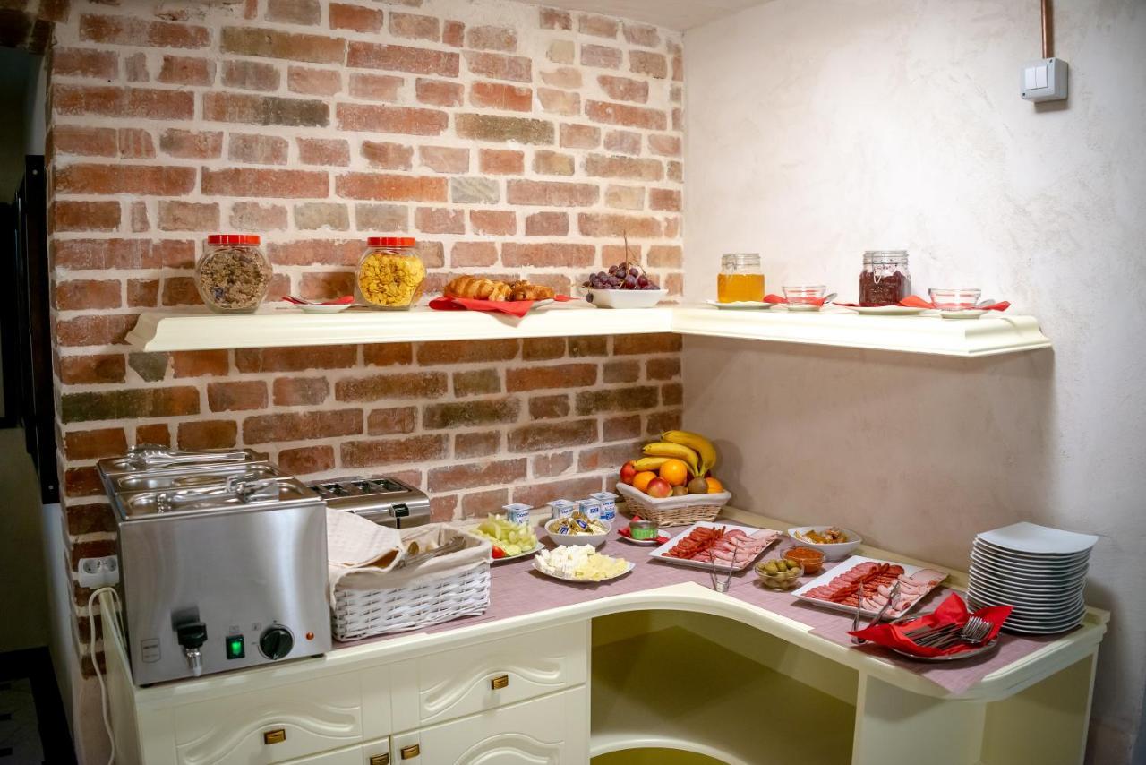 Bed and Breakfast Ana Boutique Алба-Юлия Экстерьер фото